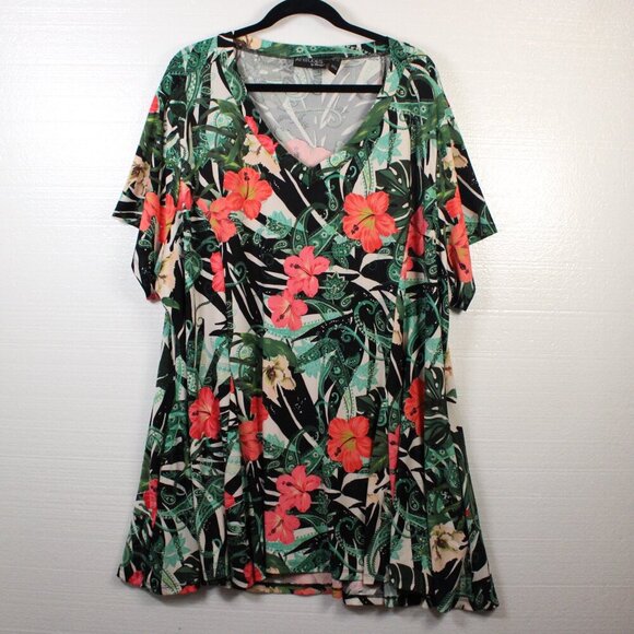 Attitudes by Renee Graphic Black and Green Short Sleeve Tee - Picture 1 of 8